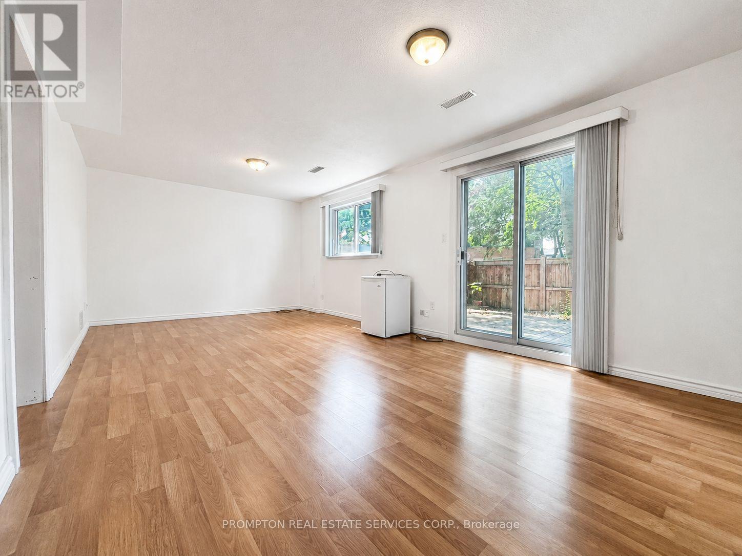 22 Poplar Crescent, Aurora, ON - Indoor Photo Showing Other Room