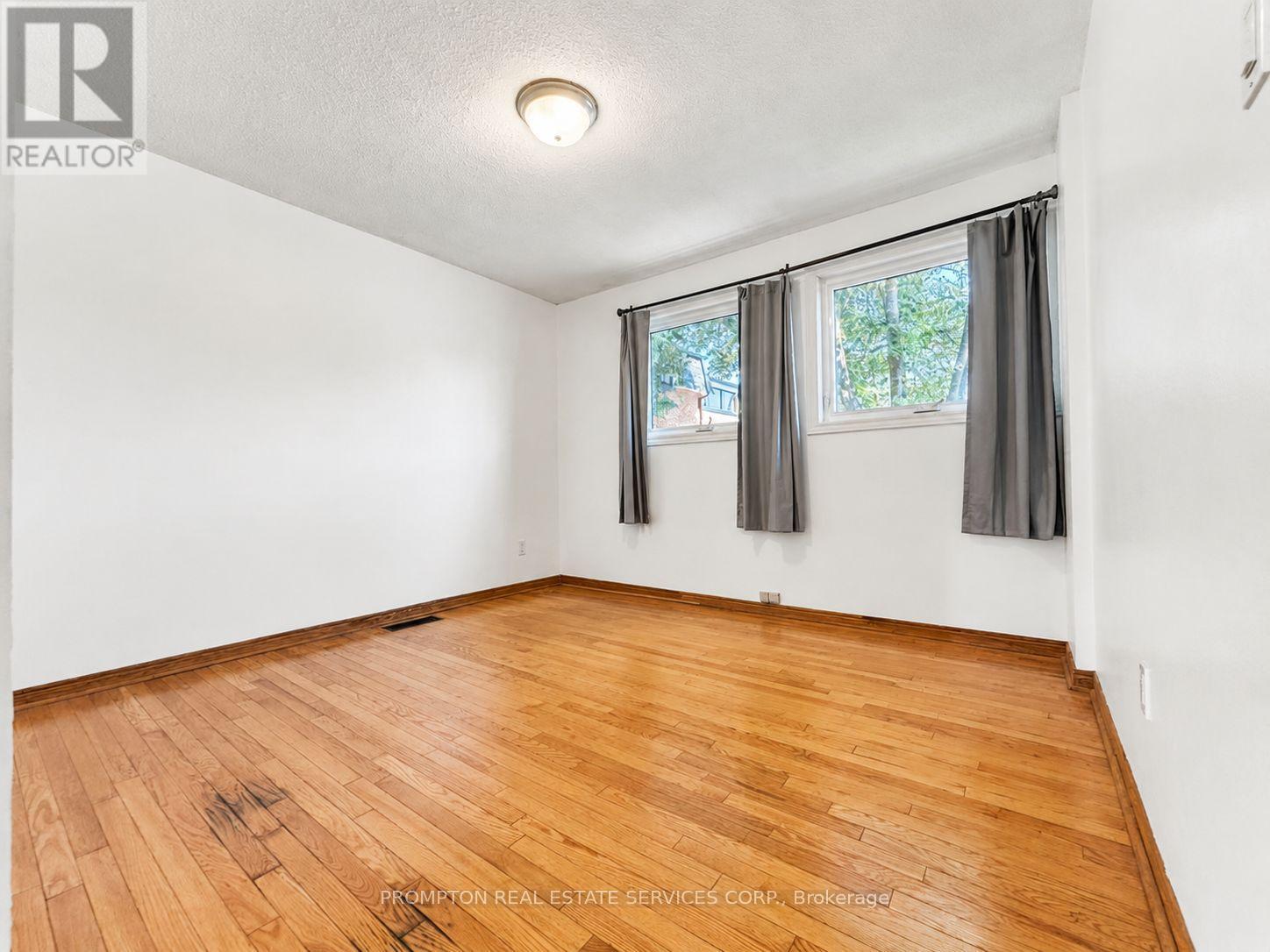 22 Poplar Crescent, Aurora, ON - Indoor Photo Showing Other Room