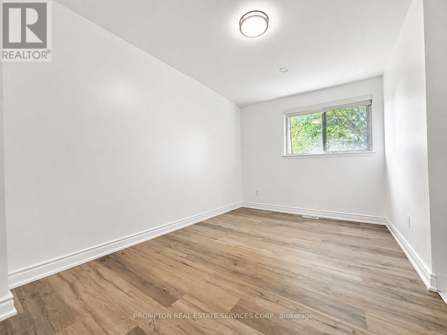 22 Poplar Crescent, Aurora, ON - Indoor Photo Showing Other Room