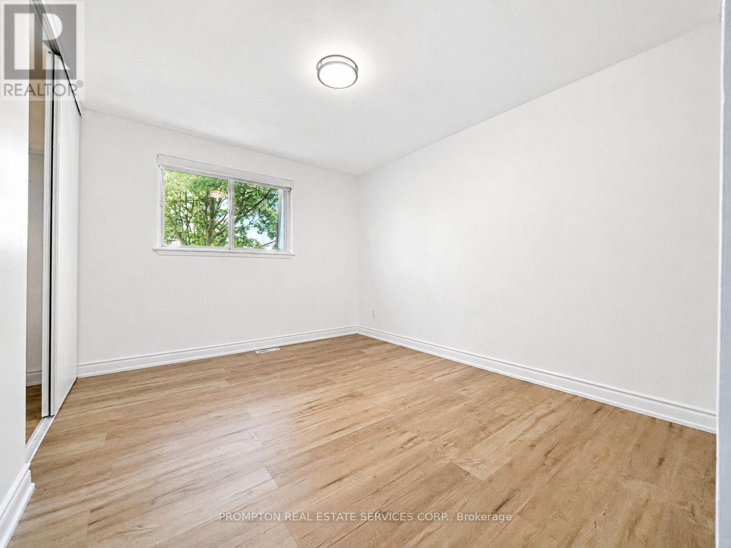 22 Poplar Crescent, Aurora, ON - Indoor Photo Showing Other Room
