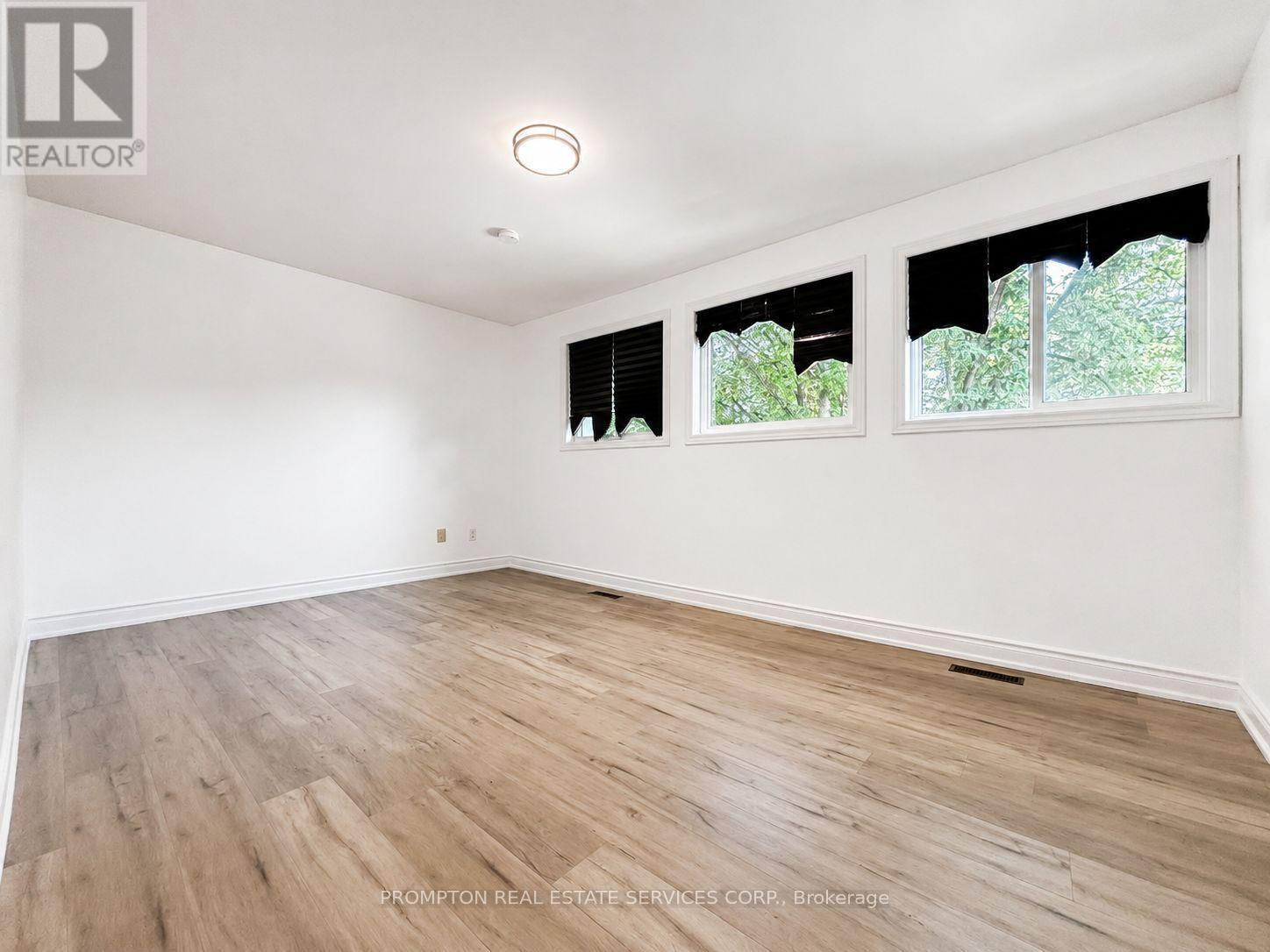 22 Poplar Crescent, Aurora, ON - Indoor Photo Showing Other Room
