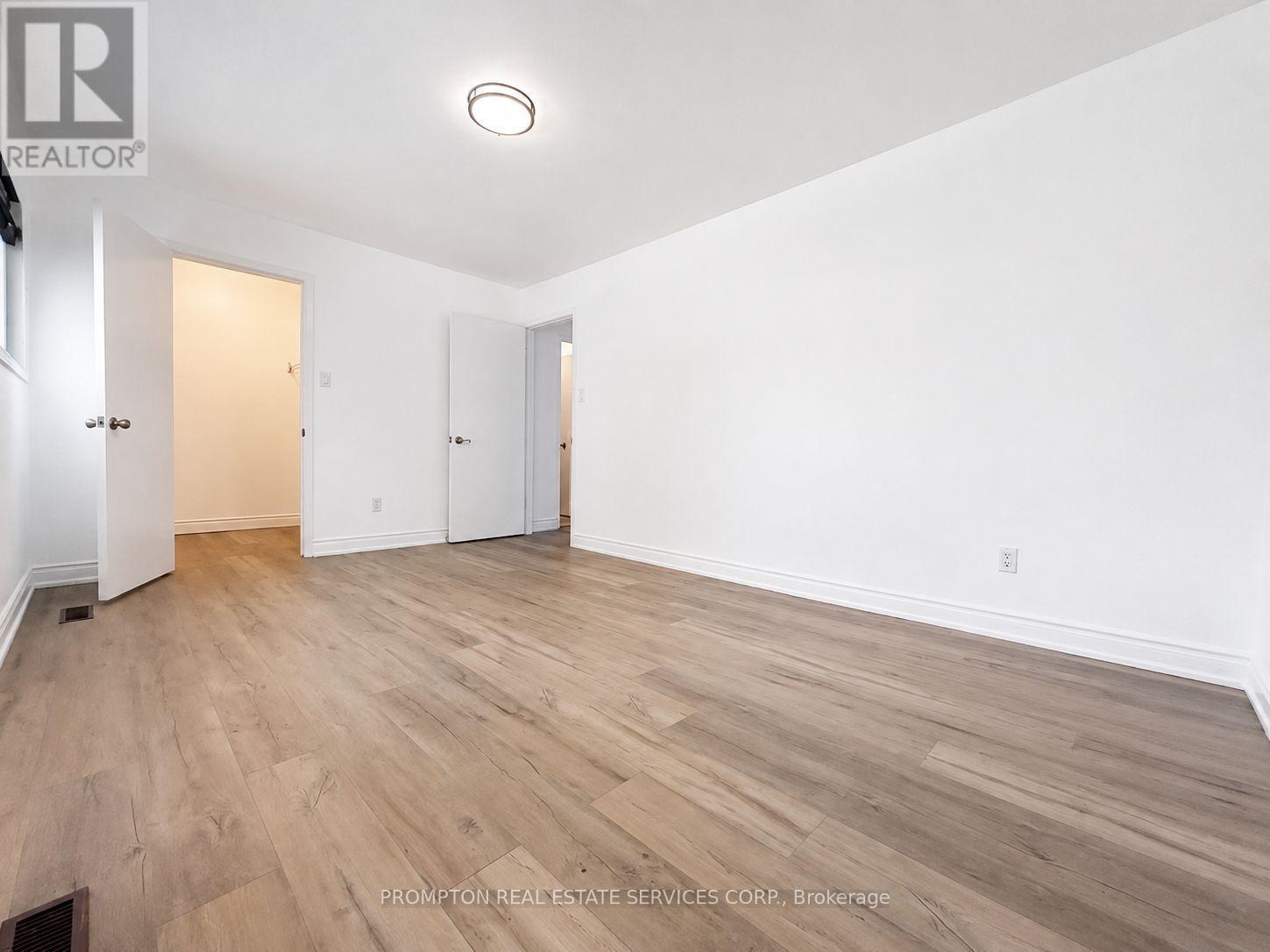 22 Poplar Crescent, Aurora, ON - Indoor Photo Showing Other Room