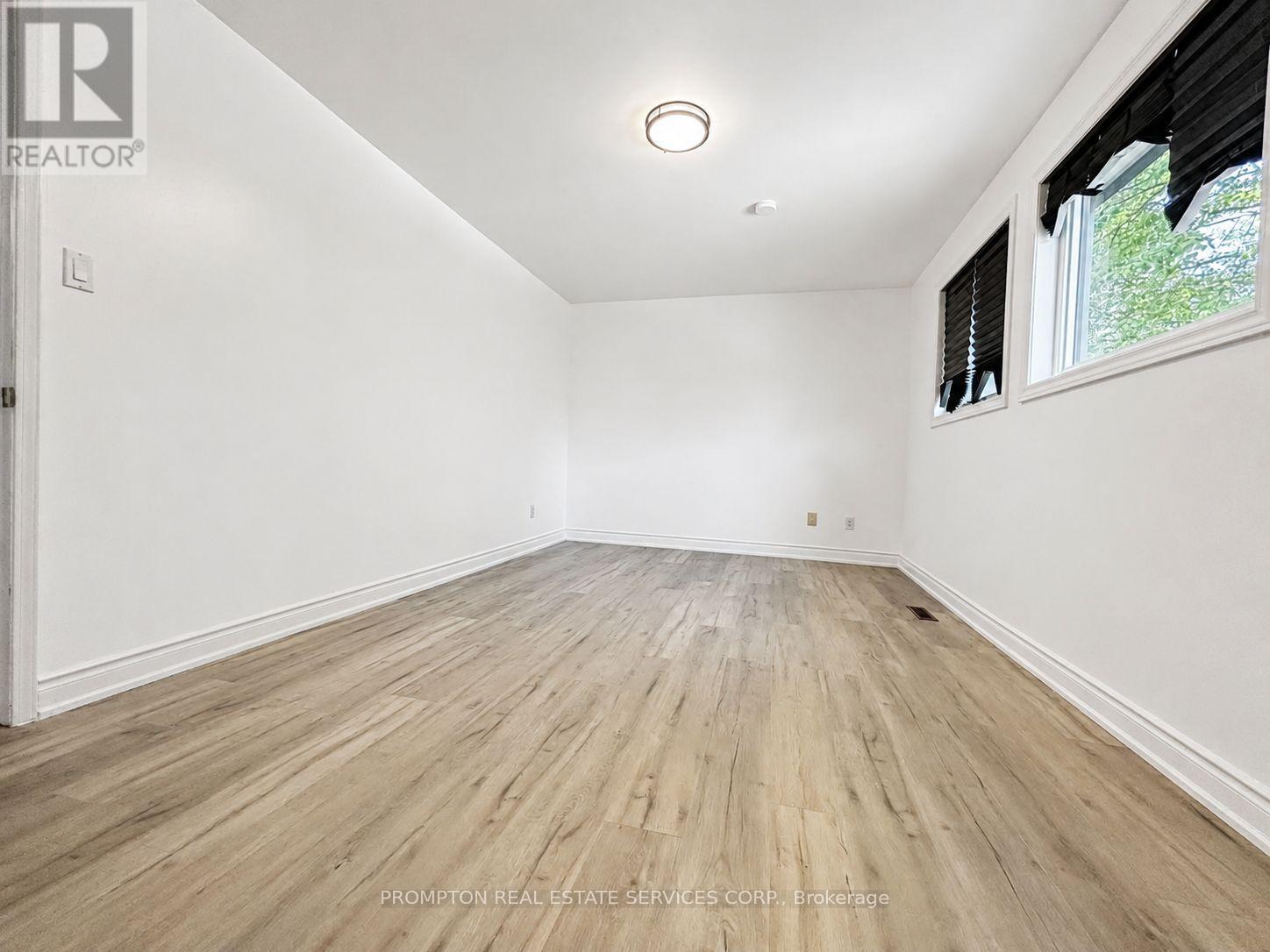 22 Poplar Crescent, Aurora, ON - Indoor Photo Showing Other Room