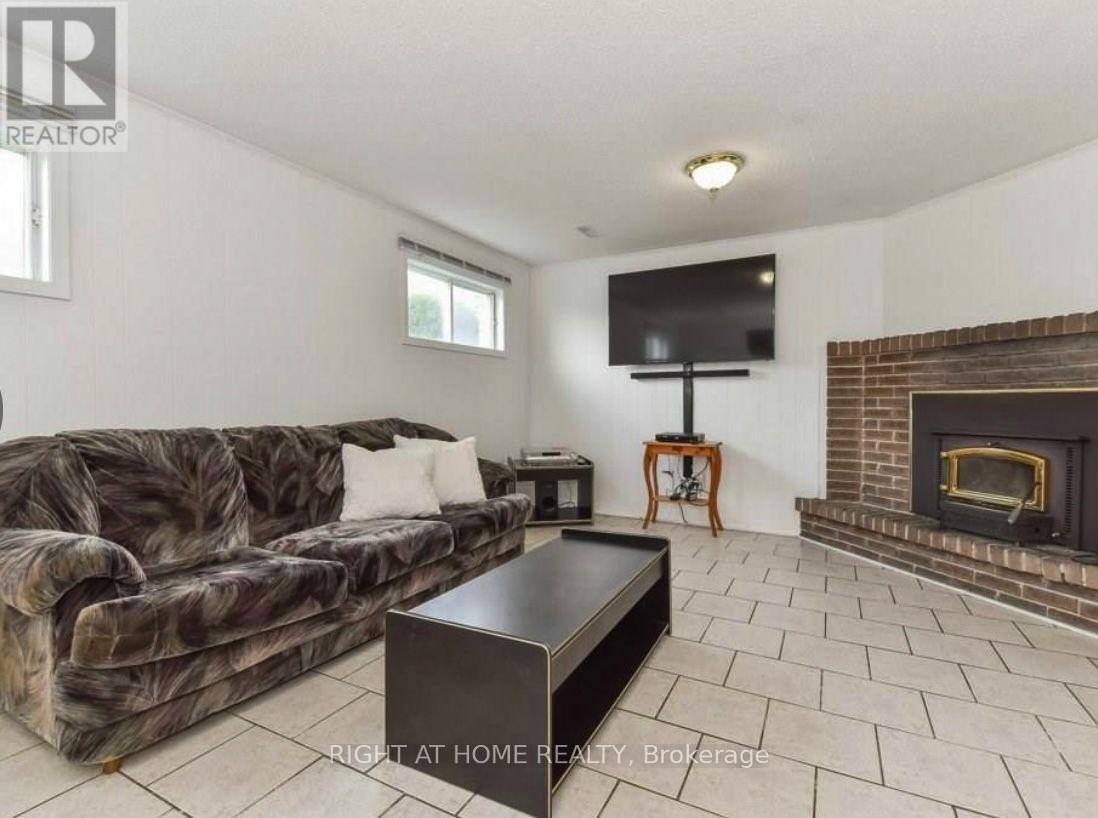 113 Southwood Drive, Kitchener, ON - Indoor Photo Showing Living Room With Fireplace