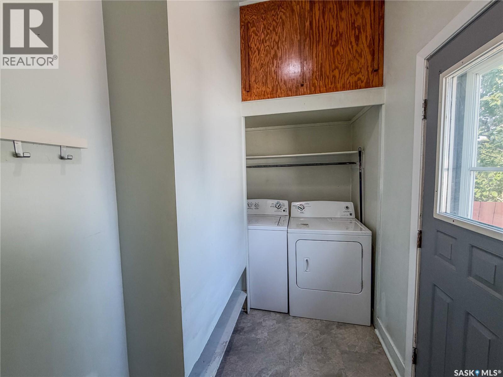 228 8Th Avenue E, Melville, SK - Indoor Photo Showing Laundry Room