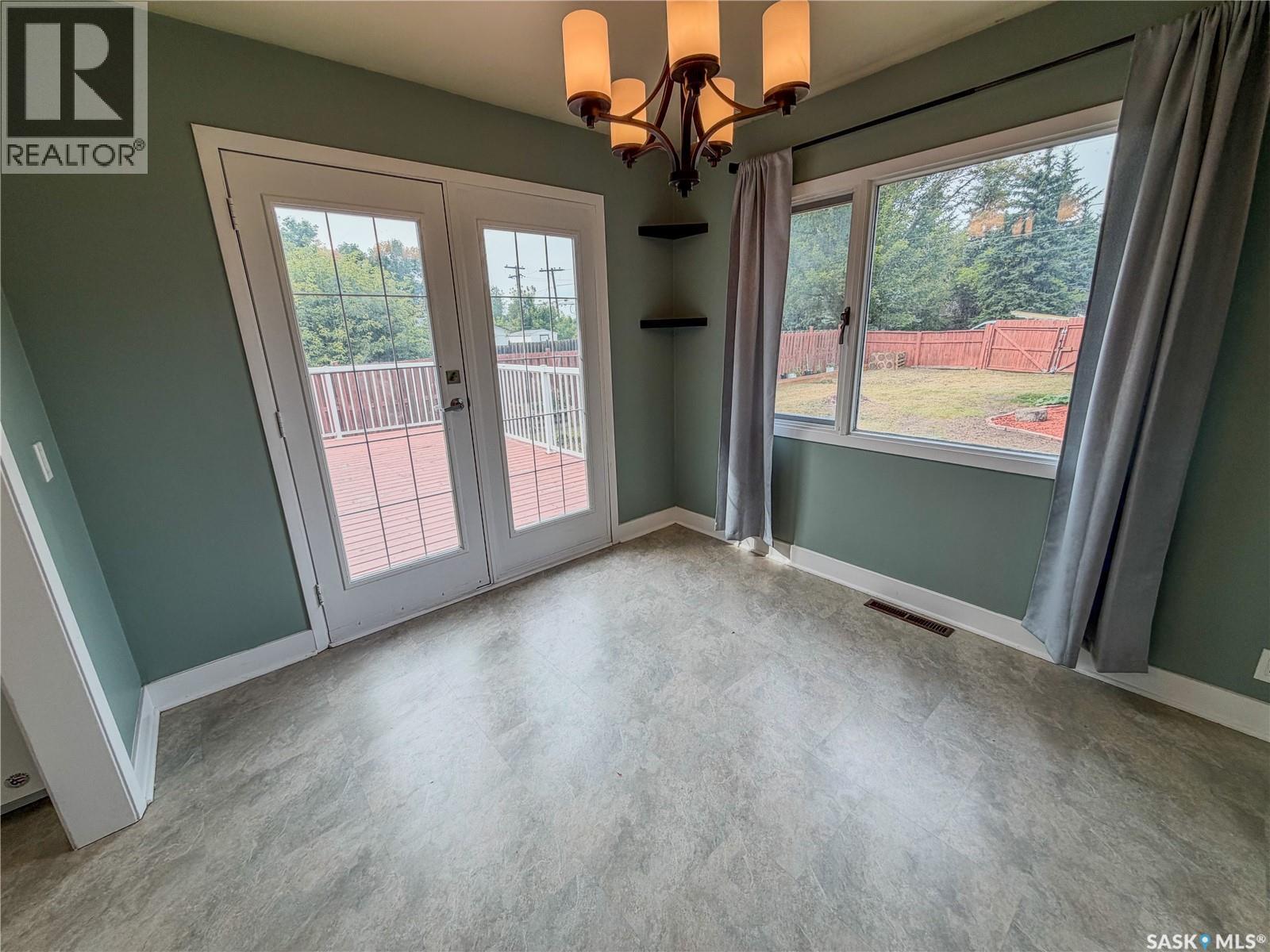 228 8Th Avenue E, Melville, SK - Indoor Photo Showing Other Room