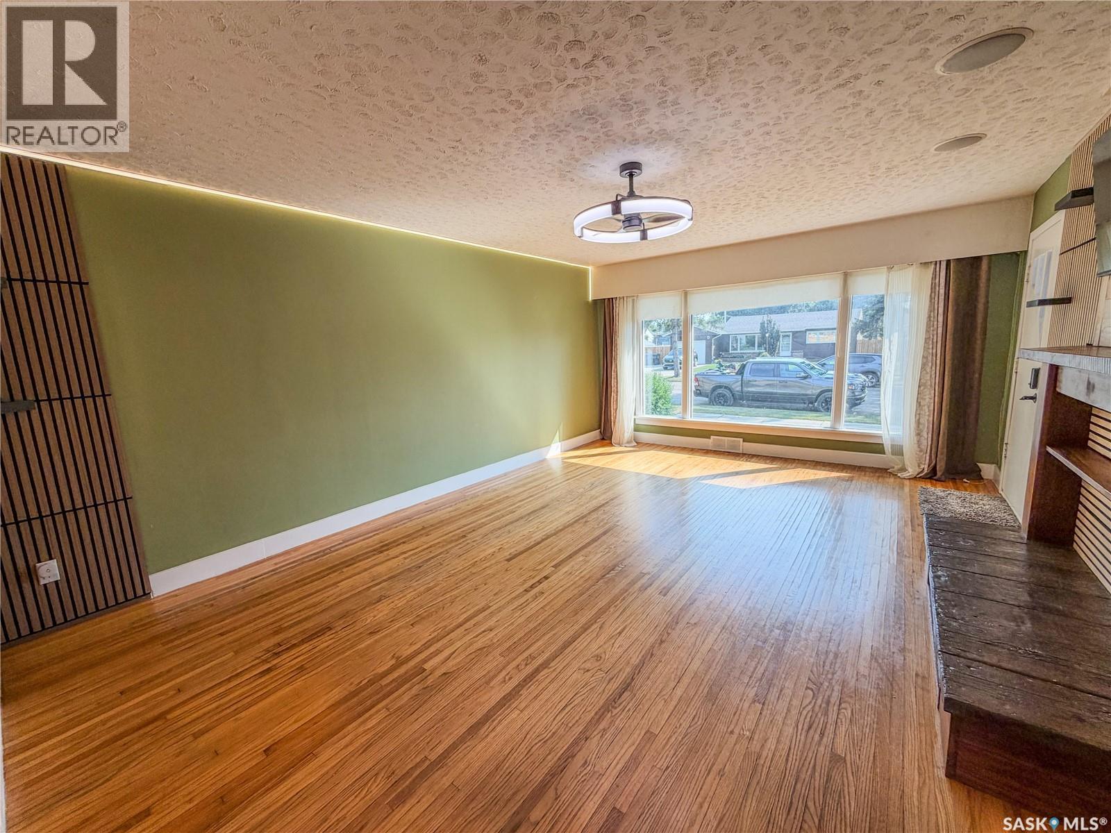 228 8Th Avenue E, Melville, SK - Indoor