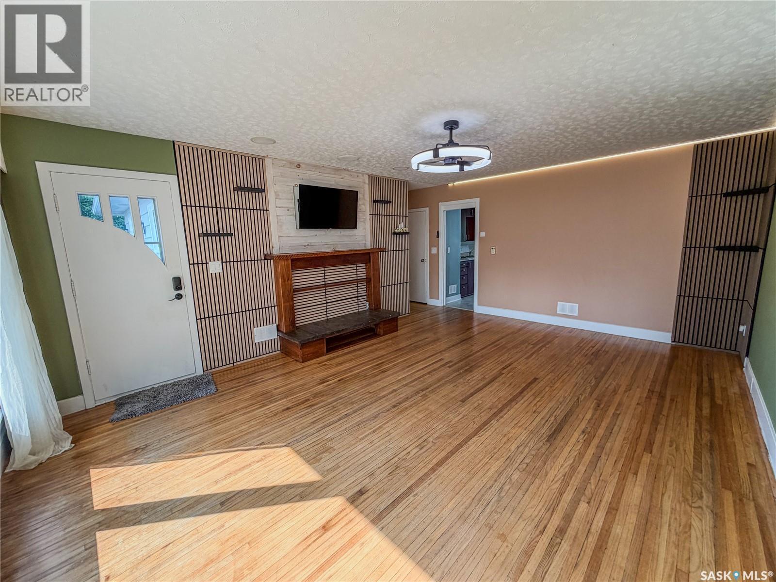 228 8Th Avenue E, Melville, SK - Indoor Photo Showing Other Room