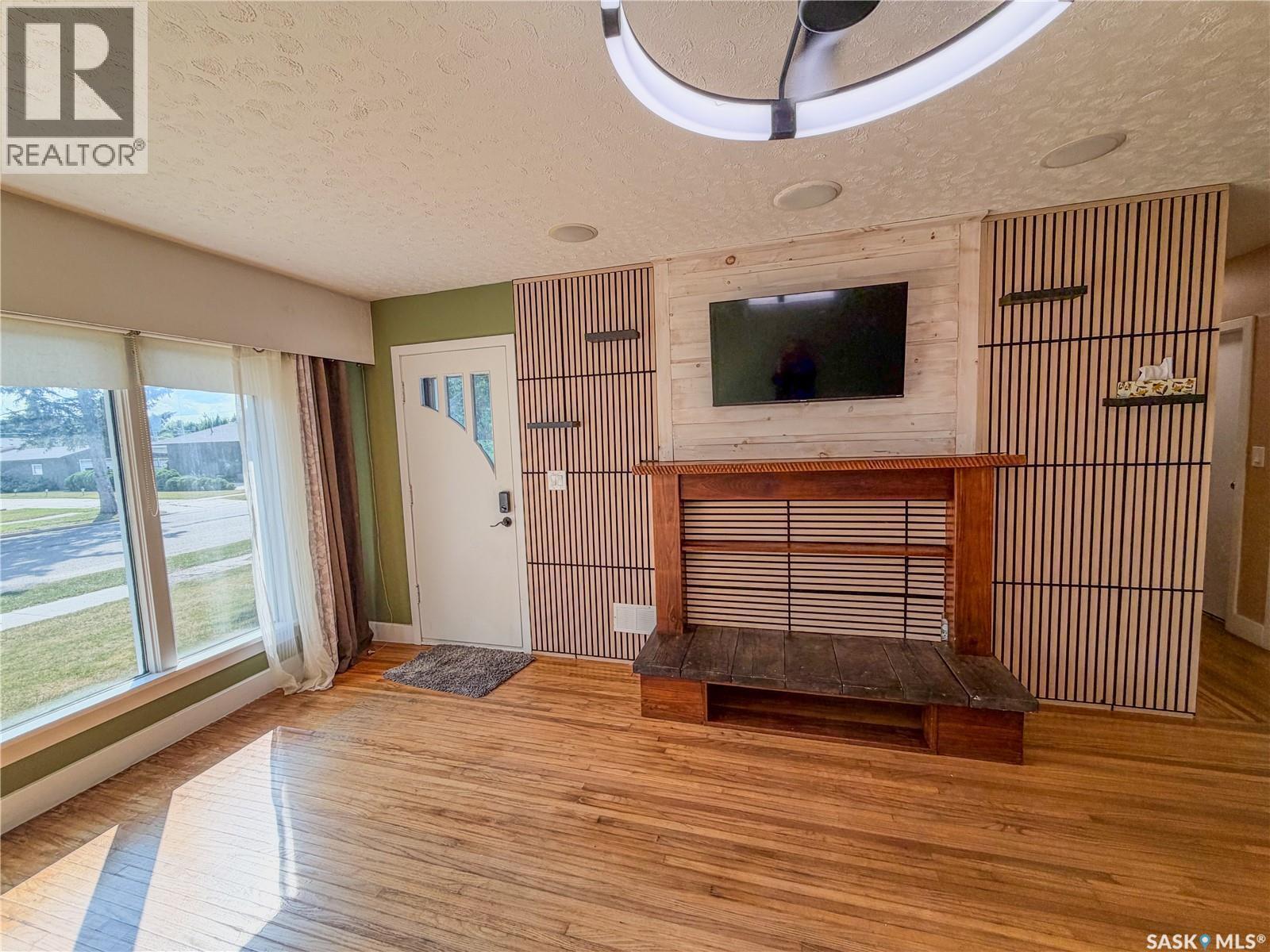 228 8Th Avenue E, Melville, SK - Indoor Photo Showing Other Room