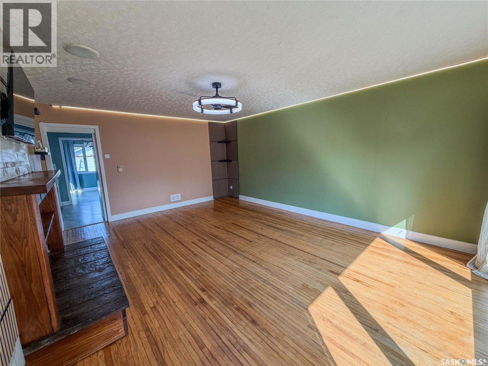 228 8Th Avenue E, Melville, SK - Indoor Photo Showing Other Room