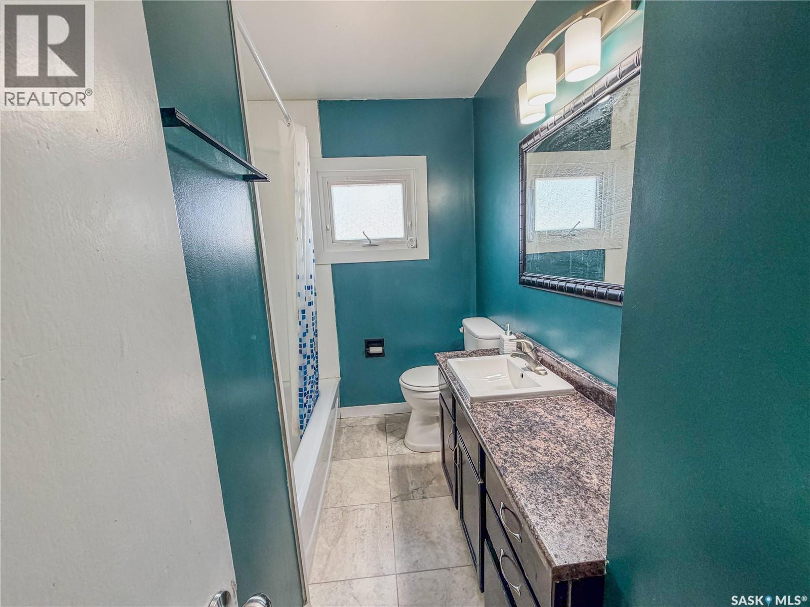 228 8Th Avenue E, Melville, SK - Indoor