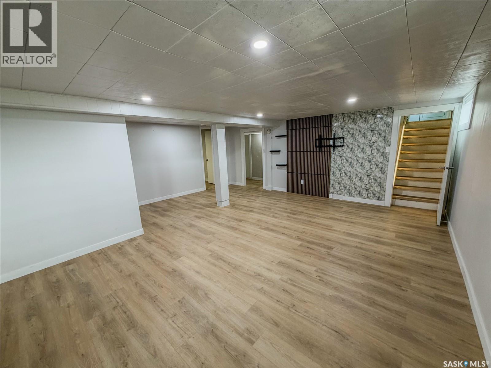 228 8Th Avenue E, Melville, SK - Indoor