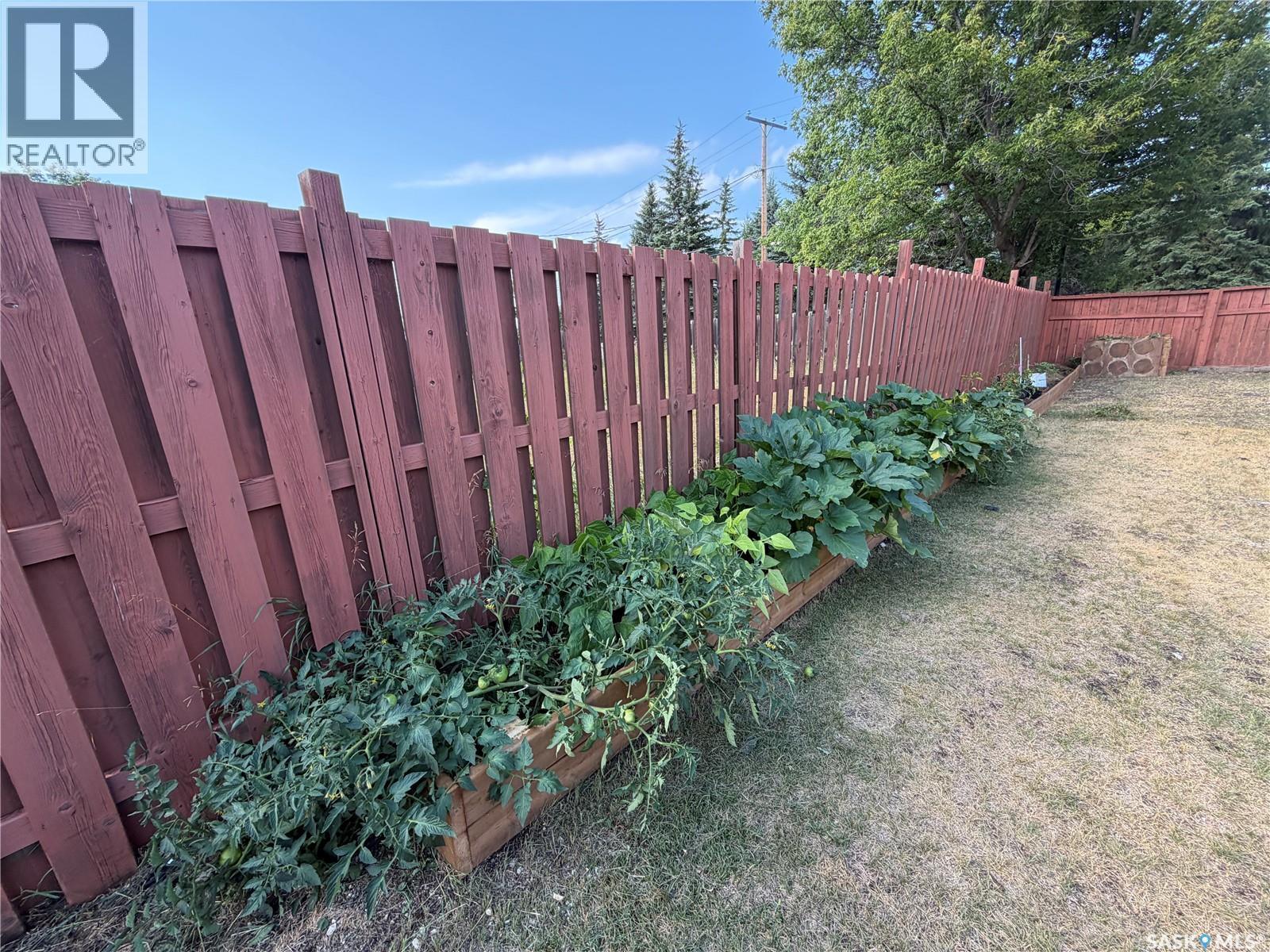 228 8Th Avenue E, Melville, SK - Outdoor