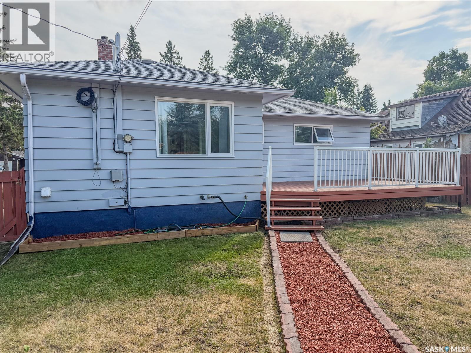 228 8Th Avenue E, Melville, SK - Outdoor With Deck Patio Veranda With Exterior