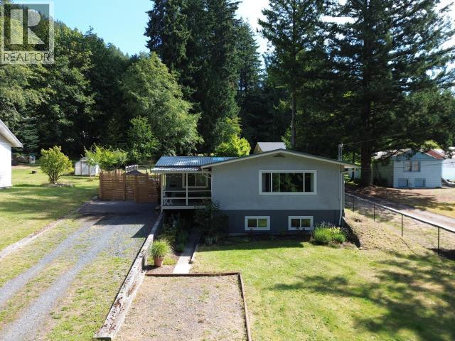 5720 Allen Ave, Powell River, BC - Outdoor