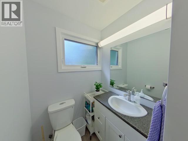 5720 Allen Ave, Powell River, BC - Indoor Photo Showing Bathroom