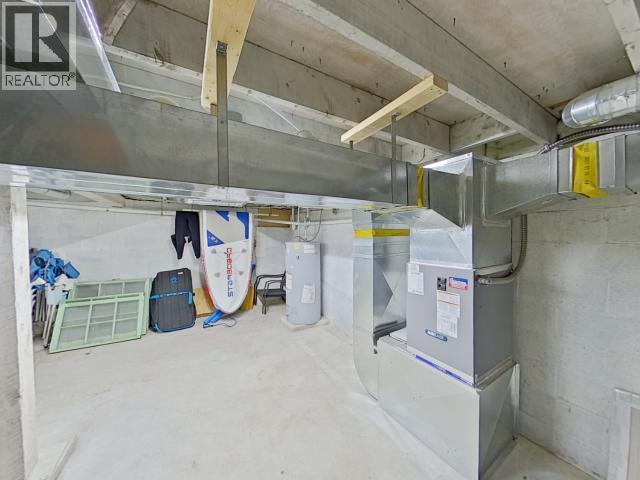 5720 Allen Ave, Powell River, BC - Indoor Photo Showing Basement