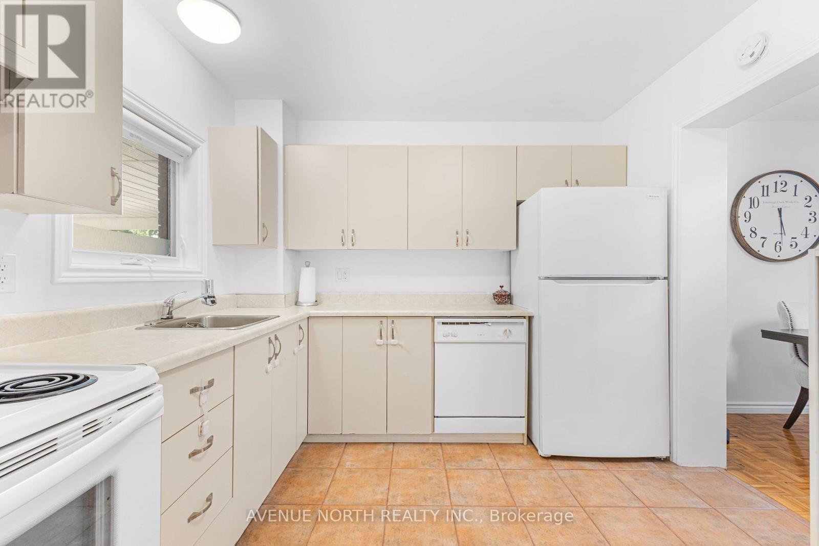 - - 104 Bannerhill Private, Ottawa, ON - Indoor Photo Showing Kitchen