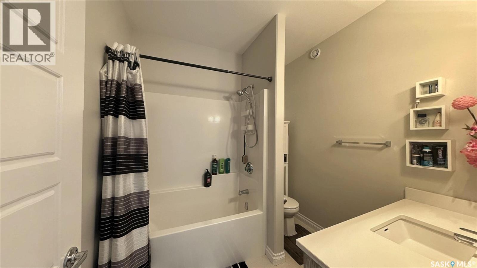 4046 33Rd Street W, Saskatoon, SK - Indoor Photo Showing Bathroom