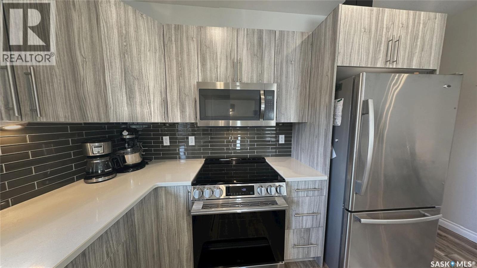4046 33Rd Street W, Saskatoon, SK - Indoor Photo Showing Kitchen With Upgraded Kitchen