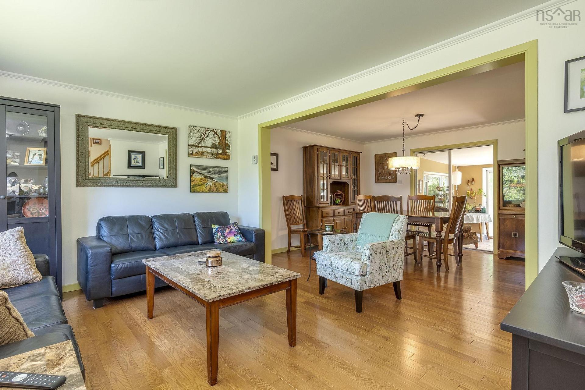319 Birchcrest Drive, Cambridge, NS - Indoor Photo Showing Living Room