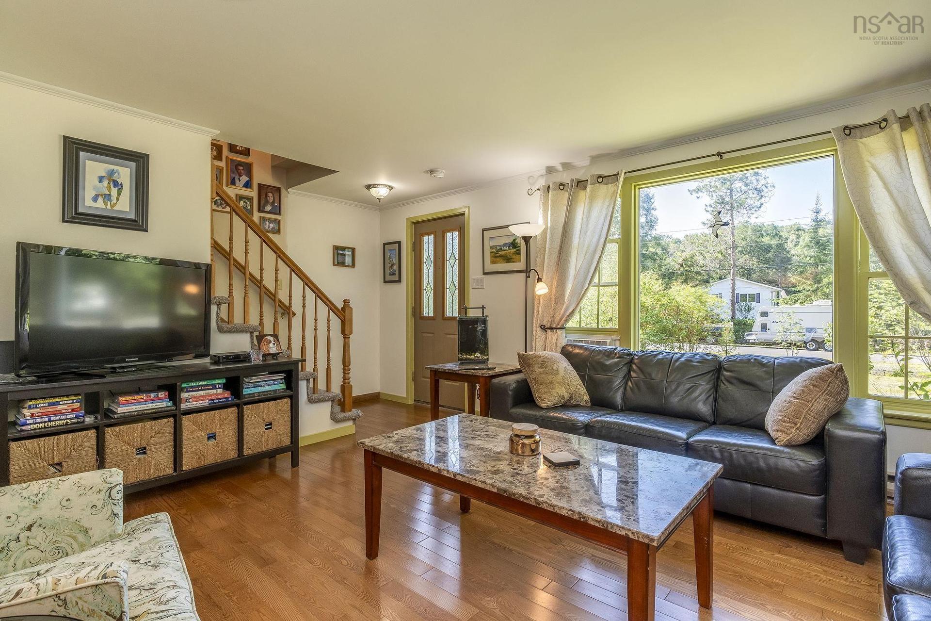 319 Birchcrest Drive, Cambridge, NS - Indoor Photo Showing Living Room