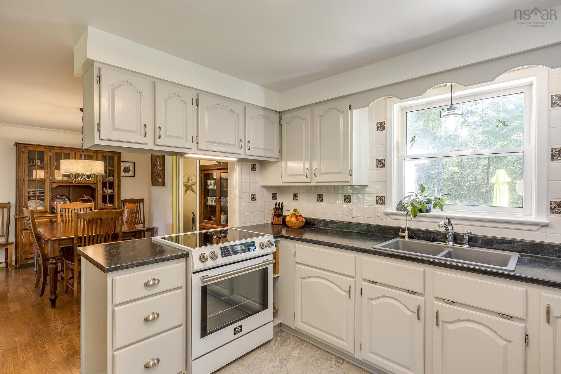 319 Birchcrest Drive, Cambridge, NS - Indoor Photo Showing Kitchen With Double Sink