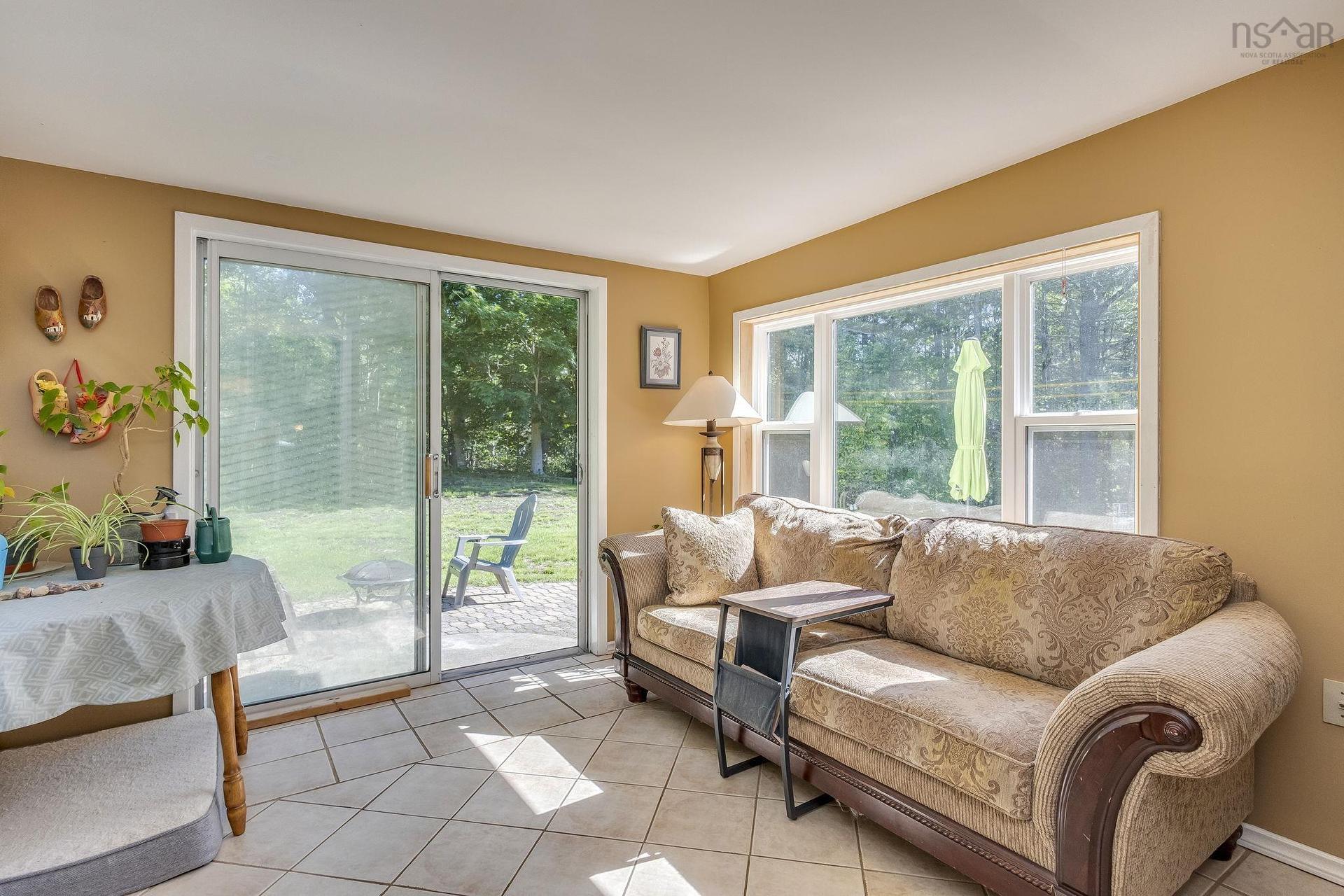 319 Birchcrest Drive, Cambridge, NS - Indoor Photo Showing Living Room