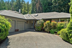 8832 Carmanah Terr North Saanich, BC V8L 5E9