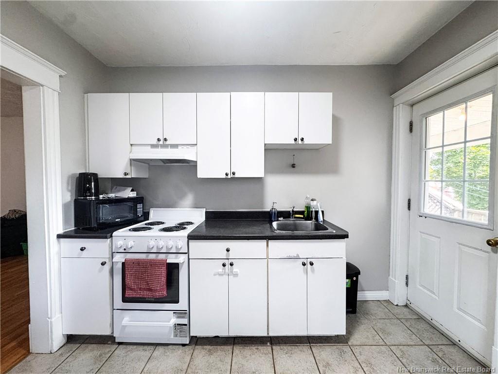 55 Portledge, Moncton, NB - Indoor Photo Showing Kitchen