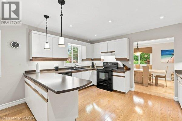 363 Twinflower Crescent, Waterloo, ON - Indoor Photo Showing Kitchen