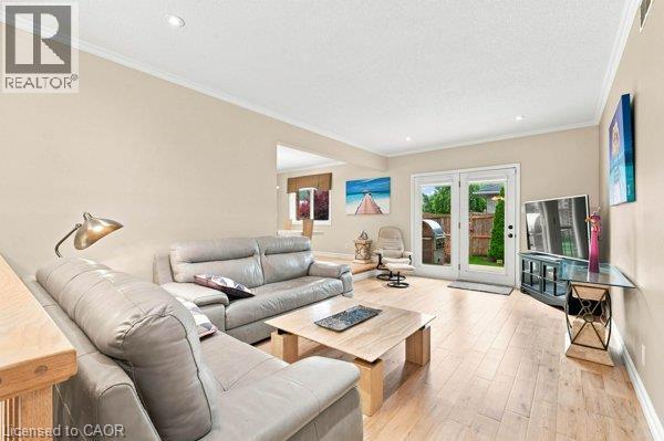 363 Twinflower Crescent, Waterloo, ON - Indoor Photo Showing Living Room