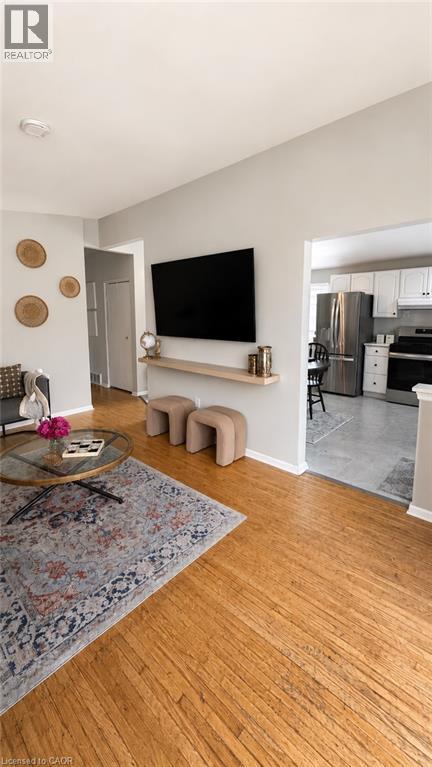 241 Thorner Drive, Hamilton, ON - Indoor Photo Showing Living Room