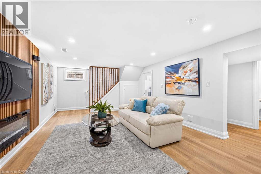 138 Rendell Boulevard, Hamilton, ON - Indoor Photo Showing Other Room
