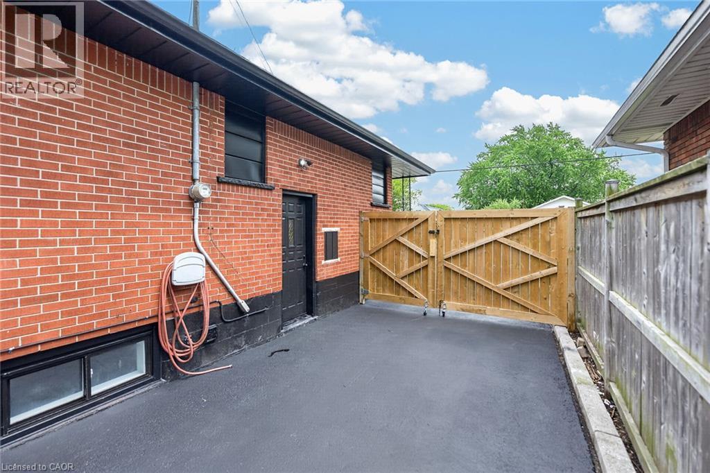 138 Rendell Boulevard, Hamilton, ON - Outdoor With Exterior