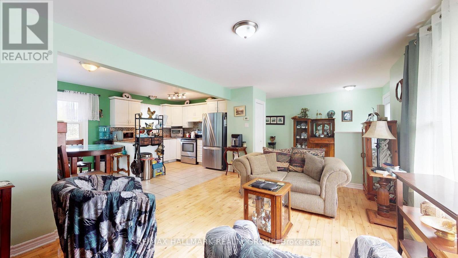 4 King Street, Cornwall, ON - Indoor Photo Showing Living Room