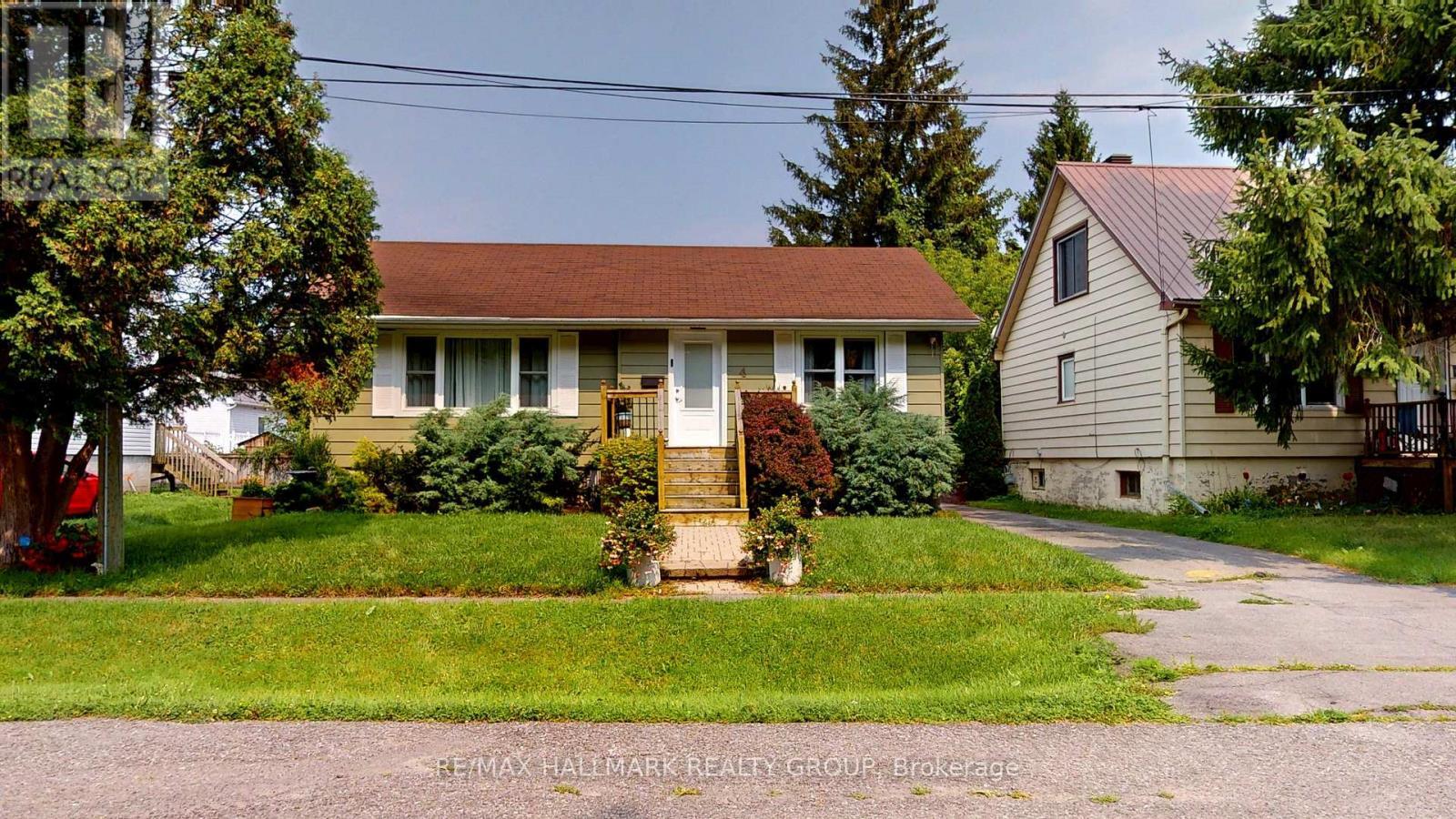 4 King Street, Cornwall, ON - Outdoor With Facade