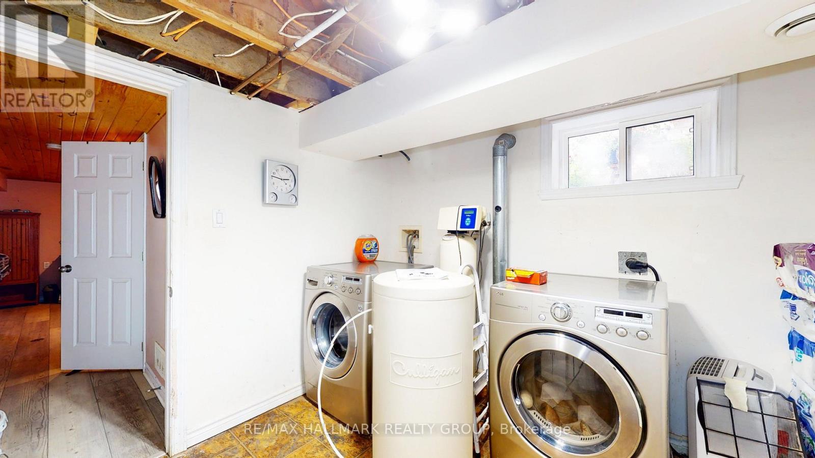 4 King Street, Cornwall, ON - Indoor Photo Showing Laundry Room