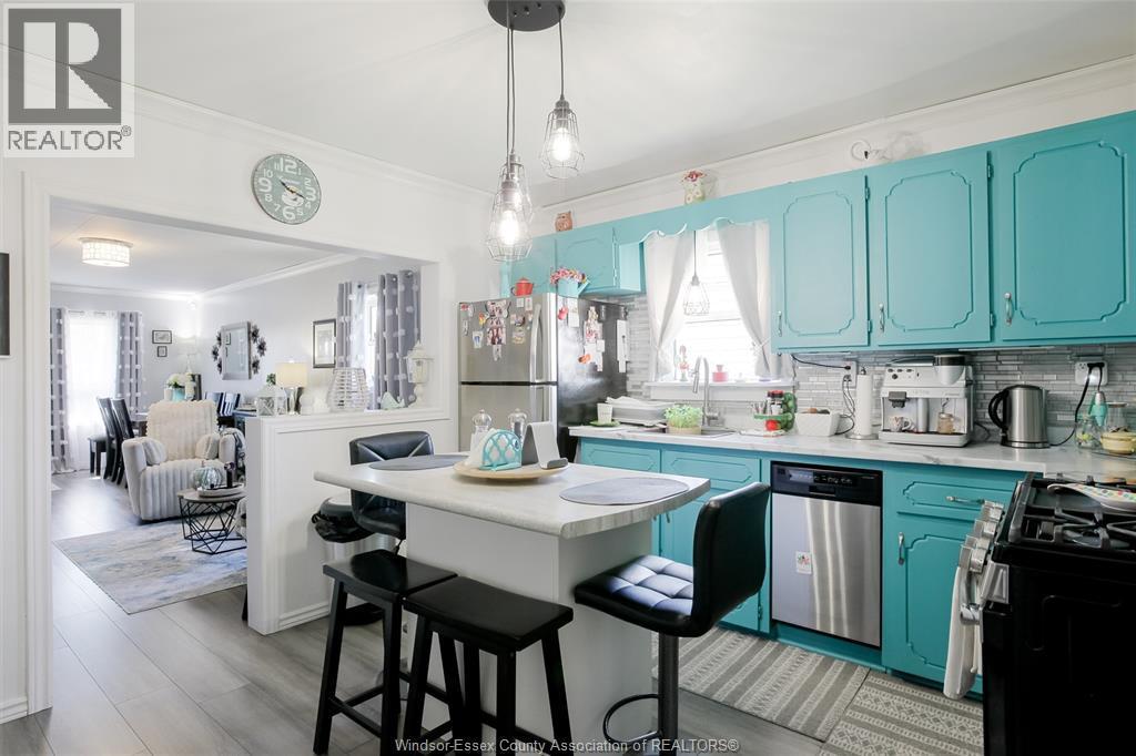 3612 King, Windsor, ON - Indoor Photo Showing Kitchen