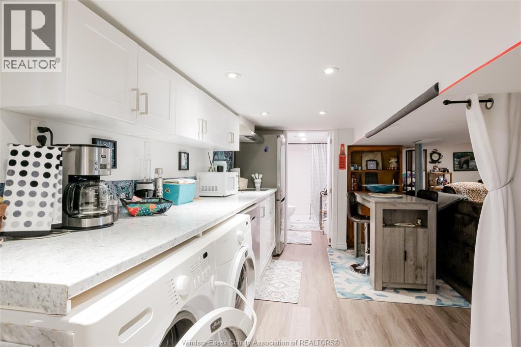 3612 King, Windsor, ON - Indoor Photo Showing Kitchen