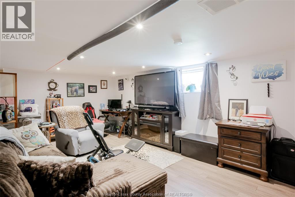 3612 King, Windsor, ON - Indoor
