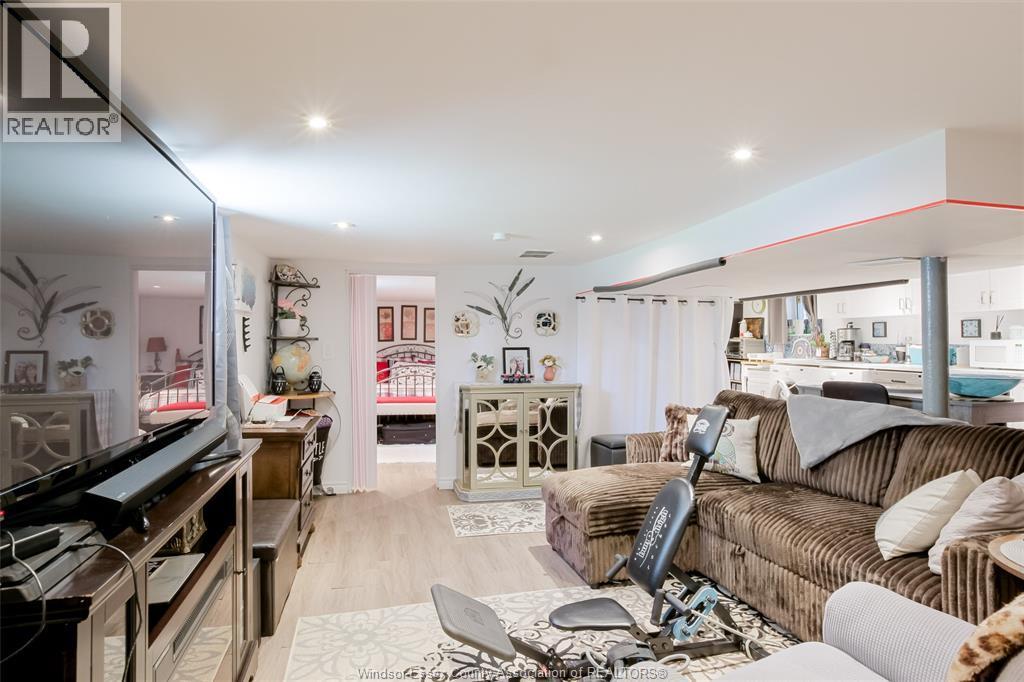 3612 King, Windsor, ON - Indoor Photo Showing Living Room