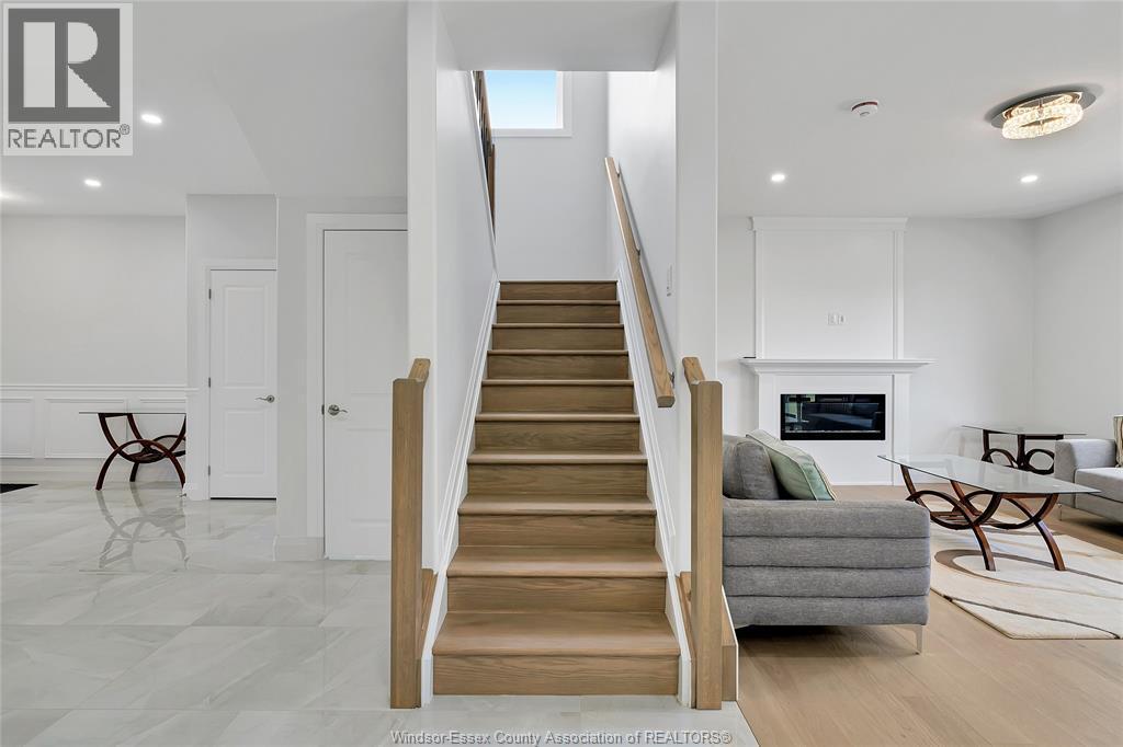 33 Eagle, Leamington, ON - Indoor Photo Showing Other Room