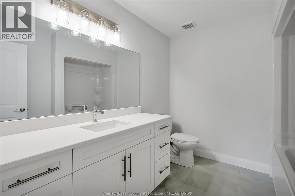 33 Eagle, Leamington, ON - Indoor Photo Showing Bathroom