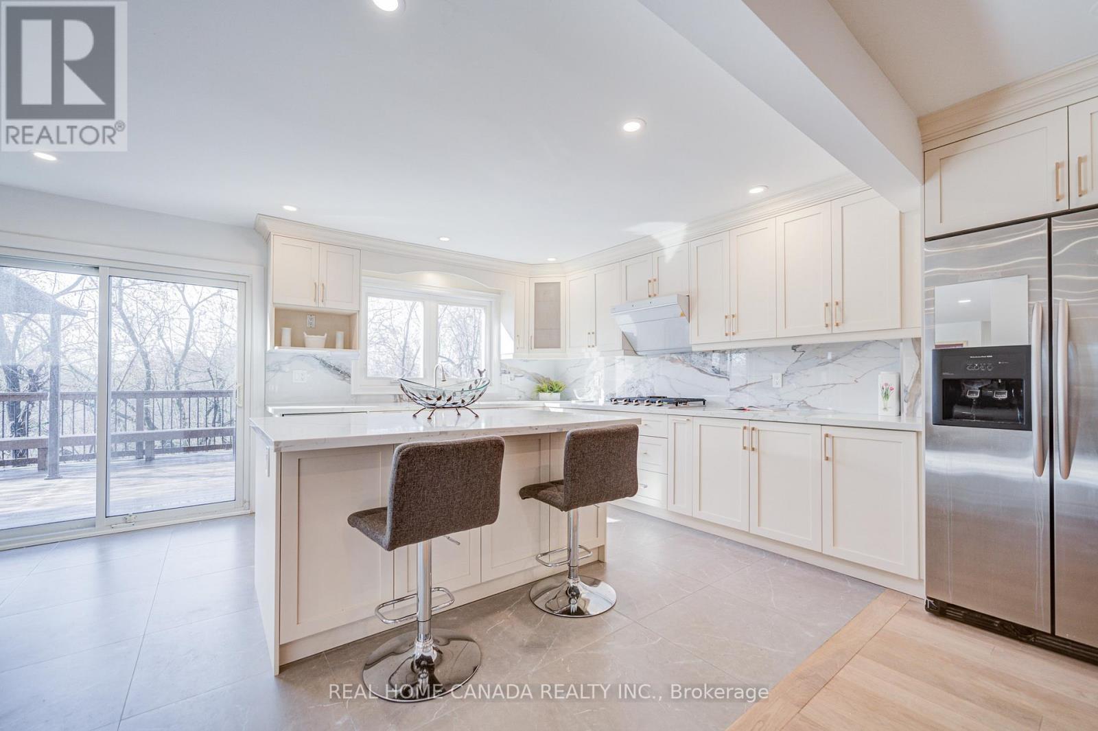 20 Saddletree Drive, Toronto, ON - Indoor Photo Showing Kitchen With Upgraded Kitchen