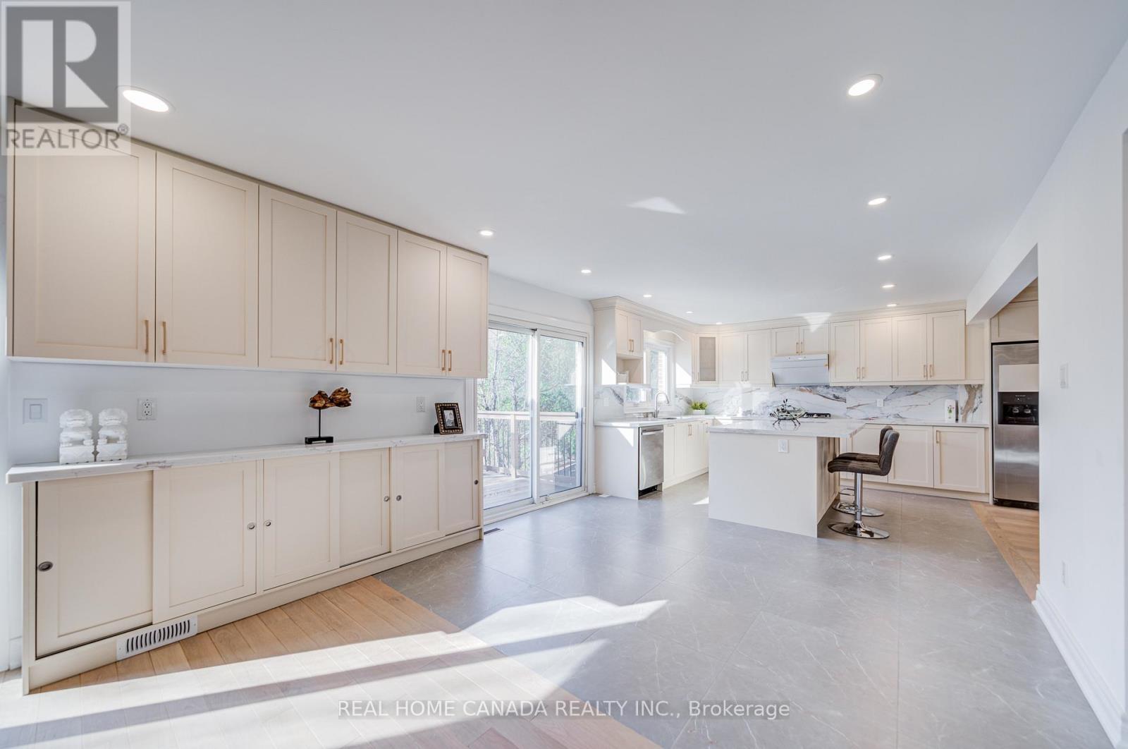 20 Saddletree Drive, Toronto, ON - Indoor Photo Showing Kitchen