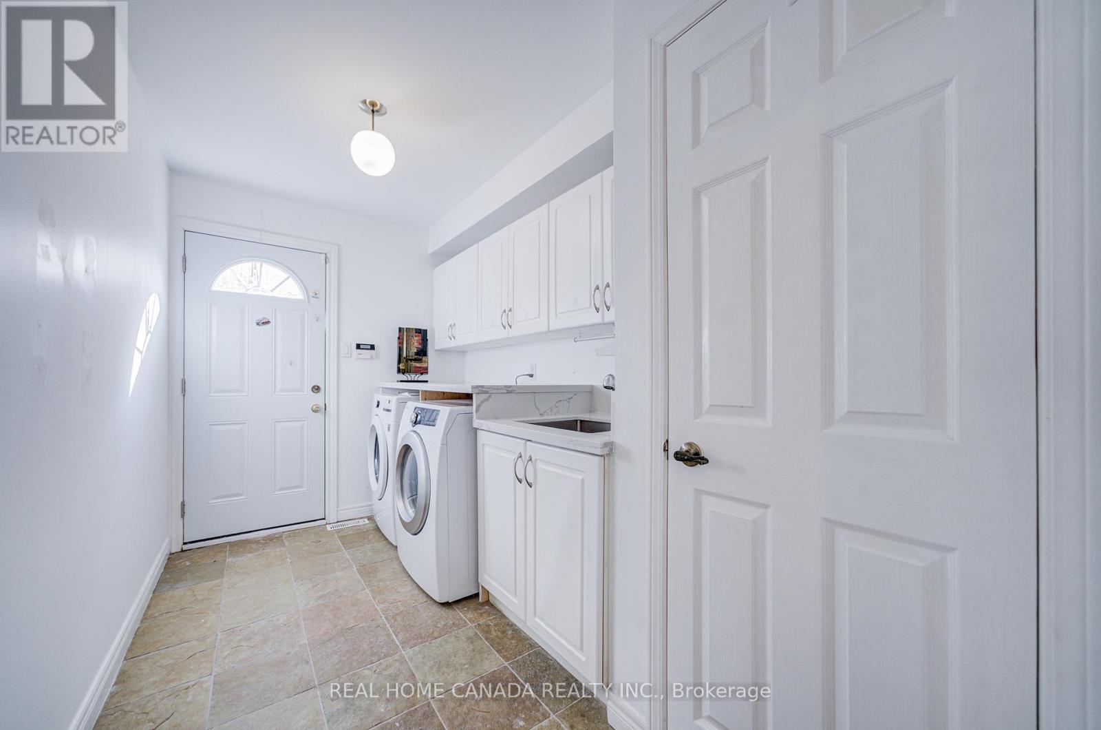 20 Saddletree Drive, Toronto, ON - Indoor Photo Showing Laundry Room