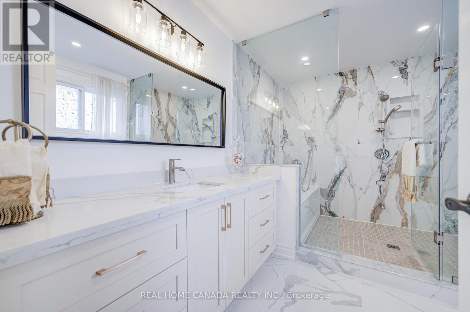 20 Saddletree Drive, Toronto, ON - Indoor Photo Showing Bathroom