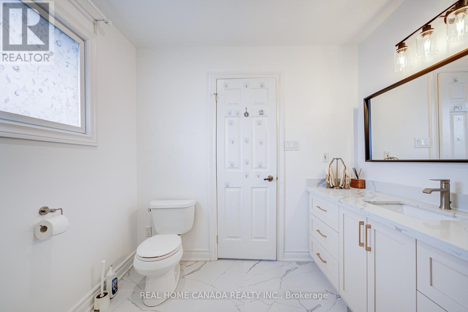 20 Saddletree Drive, Toronto, ON - Indoor Photo Showing Bathroom