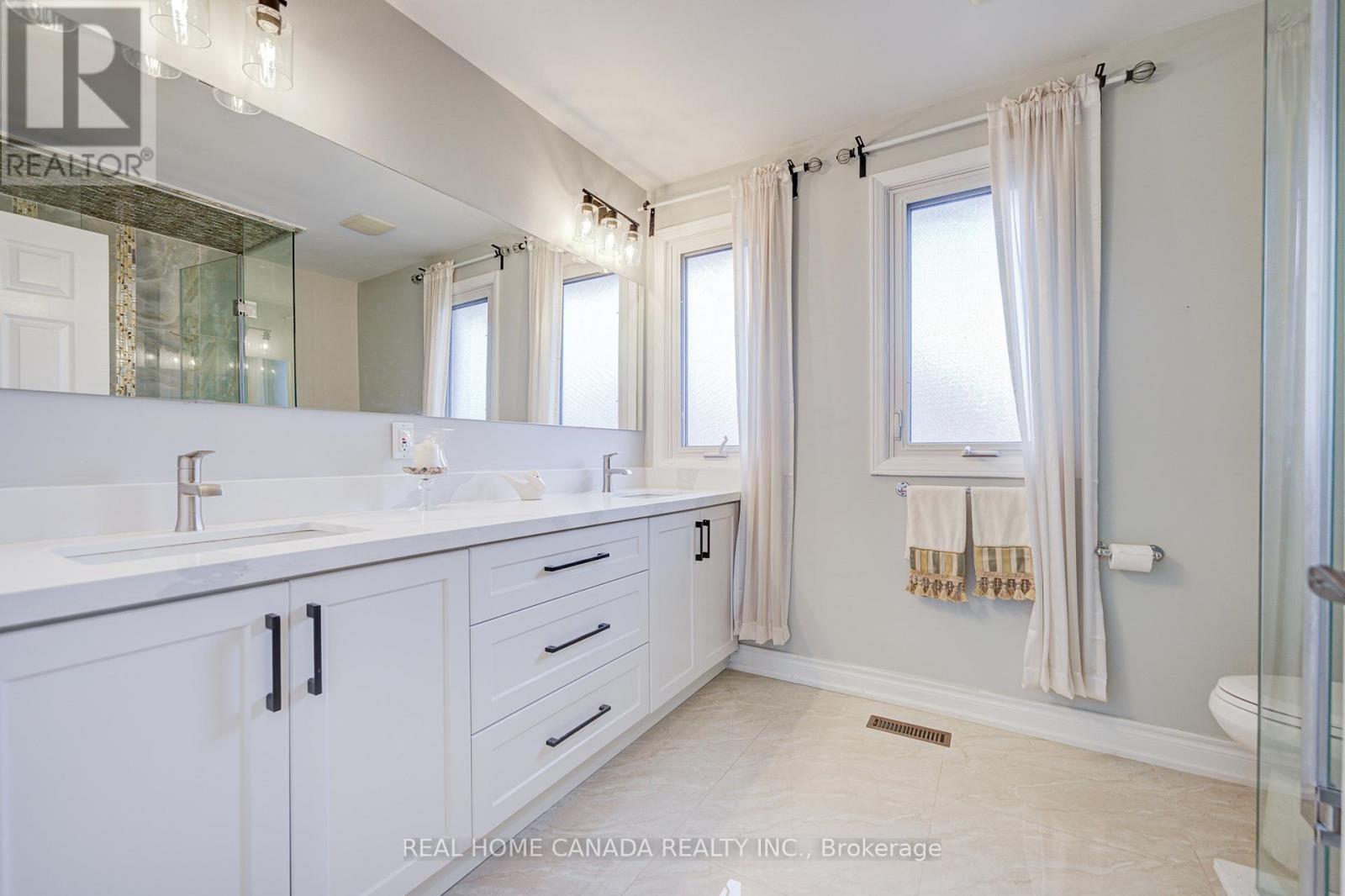 20 Saddletree Drive, Toronto, ON - Indoor Photo Showing Bathroom
